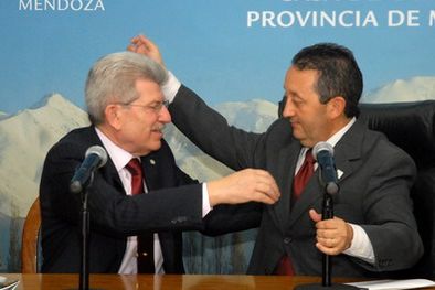 MDZol | Juan Carlos Fábrega, luego de firmar un convenio con Jaque, adelantó la instalación de más cajeros y apertura de nuevas bocas de cobro. Foto: Gentileza