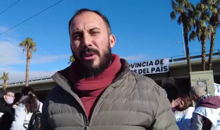 Bruno Ceschin durante una manifestación de ATE en el Nudo Vial. Bruno Ceschin durante una manifestación de ATE en el Nudo Vial.