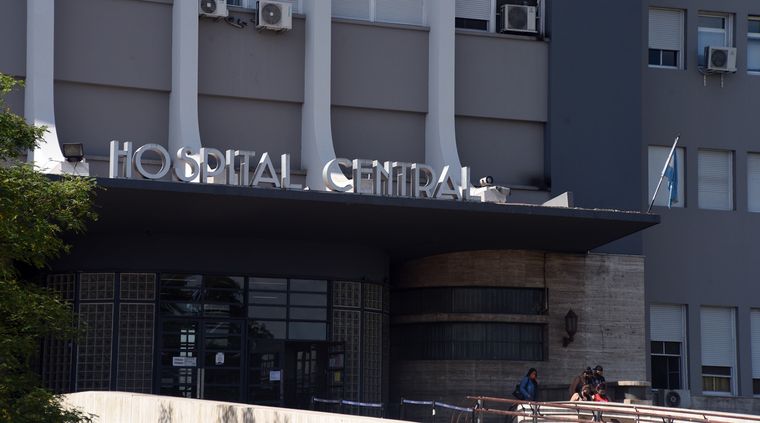 El hombre murió en el Hospital Central luego de pasar por el Paroissien de Maipú Foto: ALF PONCE MERCADO / MDZ