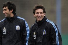 diego milito no escatimo elogios para referirse al mundial de lionel messi: es el arma que...