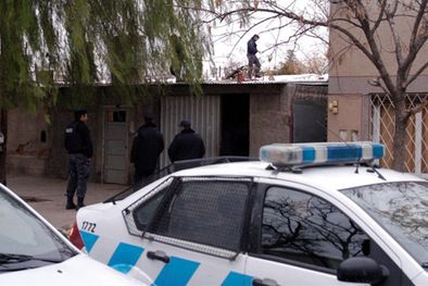 MDZol | Con la luz de primera hora de esta mañana, la Policía procedió a allanar la vivienda. Foto: Ariel Jalley/Mediamza.com