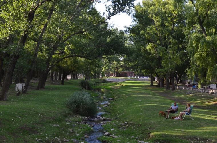 San Esteban es un pueblo del valle de Punilla rodeado de sierras y atravesado por el río Dolores.
