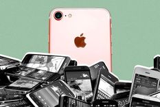 El primer iPhone cambia la historia de Apple y de los teléfonos móviles para siempre con su interfaz táctil. El primer iPhone cambia la historia de Apple y de los teléfonos móviles para siempre con su interfaz táctil.