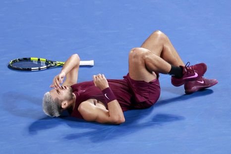 Carlos Alcaraz, con molestia en su tobillo, venció a Sebastián Báez en el ATP de Tokio. Foto: EFE Carlos Alcaraz, con molestia en su tobillo, venció a Sebastián Báez en el ATP de Tokio. Foto: EFE