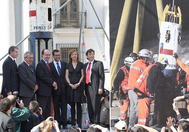 La cápsula está instalada en la Plaza de la Constitución, en el corazón de Santiago de Chile.