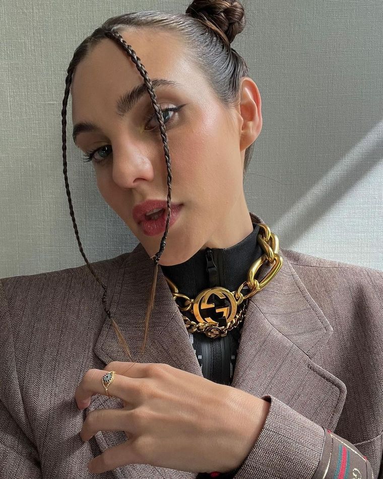 Macarena Achaga juega con trajes modernos y cancheros Foto: Instagram