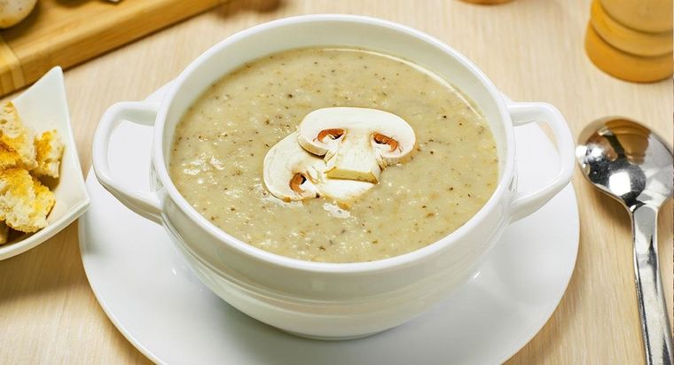 Disfruta con tu familia de esta exquisita sopa crema de hongos Foto: Shutterstock