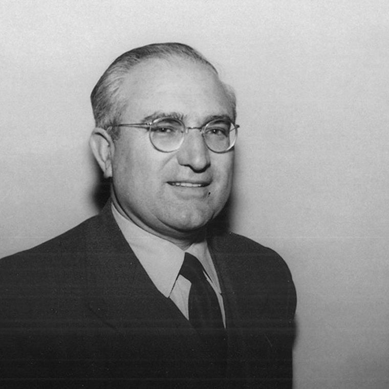 Lorenzo Fluxà (hijo de Antoni) tomó las riendas del negocio familiar en 1928. Lorenzo Fluxà (hijo de Antoni) tomó las riendas del negocio familiar en 1928.