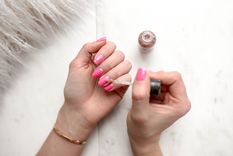 El próximo año, 2024, trae tendencias diferentes en diseños de uñas, para todos los gustos. Foto: Pexels