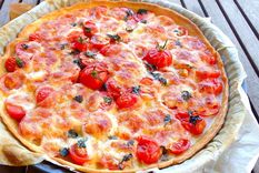cena rapida: exquisito pastel de tomate, albahaca y mozzarella ¡con pocos ingredientes!