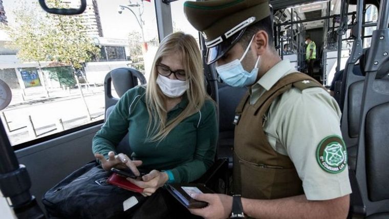Chile implantó un confinamiento estricto en las últimas semanas por el repunte de casos. Foto: GETTY IMAGES
