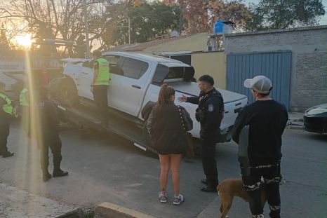 La Toyota Hilux del joven conductor aprehendido fue secuestrada tras el accidente en Las Heras. La Toyota Hilux del joven conductor aprehendido fue secuestrada tras el accidente en Las Heras.