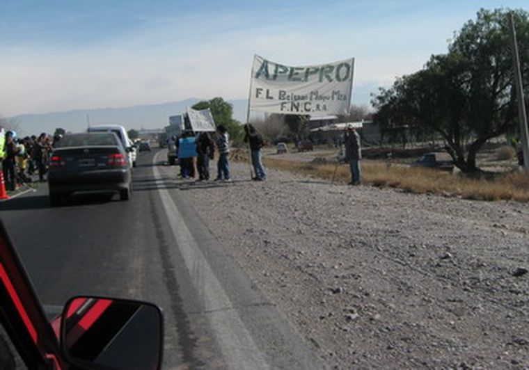 Hoy el tránsito estuvo demorado en el Acceso Este por la protesta de los ruralistas. Foto: MDZ/Carlos Fernández