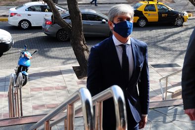 MDZol | El juez Walter Bento ingresando a Tribunales. Ayer prometió una prueba contundente. Pero parece que duró poco Foto: ALF PONCE MERCADO / MDZ