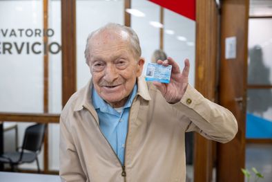 MDZol | Le dieron la licencia de conducir a un hombre de 100 años