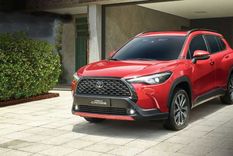 toyota renueva su exitoso corolla cross: novedades y precios
