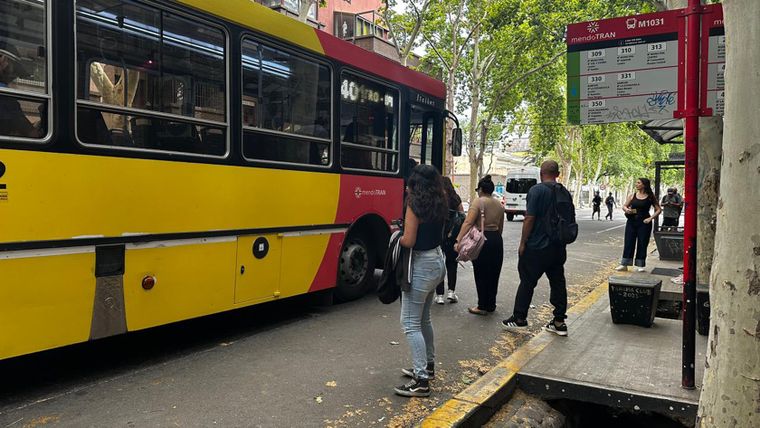 Las empresas de colectivos han reducido la oferta de unidades en las últimas semanas, al compás de la suba del combustible por la guerra en Medio Oriente.