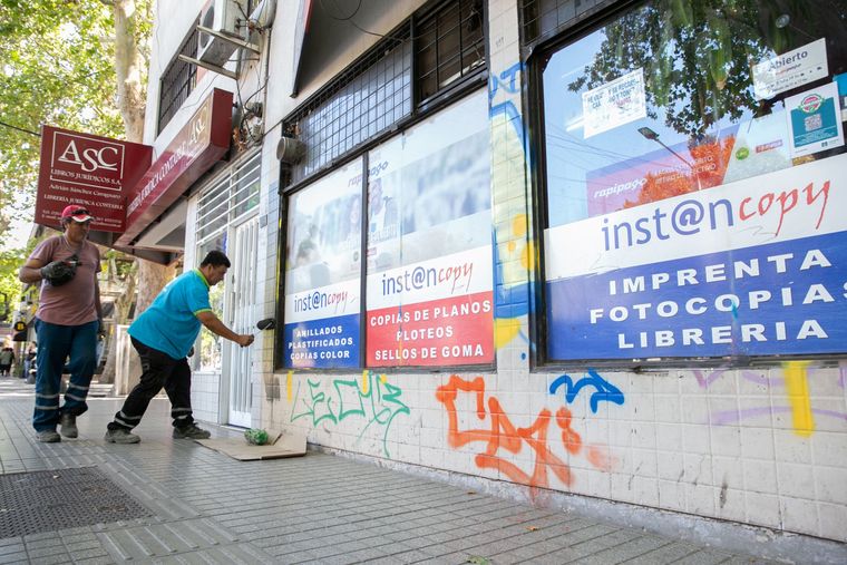 La iniciativa municipal ya está activa y apunta a mejorar el paisaje urbano y combatir el vandalismo.