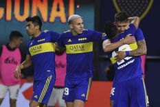 Todos los abrazos son para Luis Vázquez Foto: Télam Todos los abrazos son para Luis Vázquez Foto: Télam