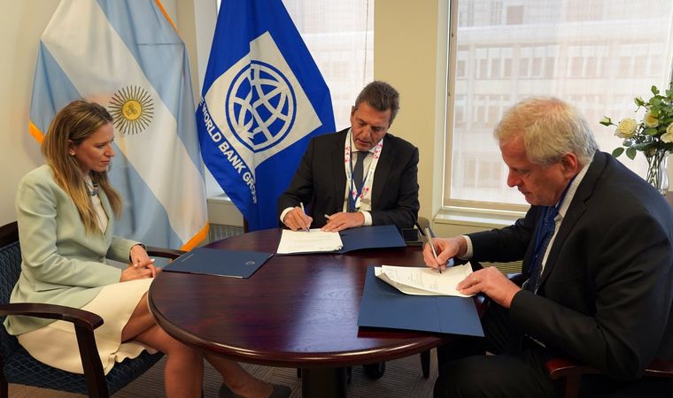 Las becas aumentarán 42% gracias a un aporte de u$s 300 millones del BM. Foto: Twitter Sergio Massa