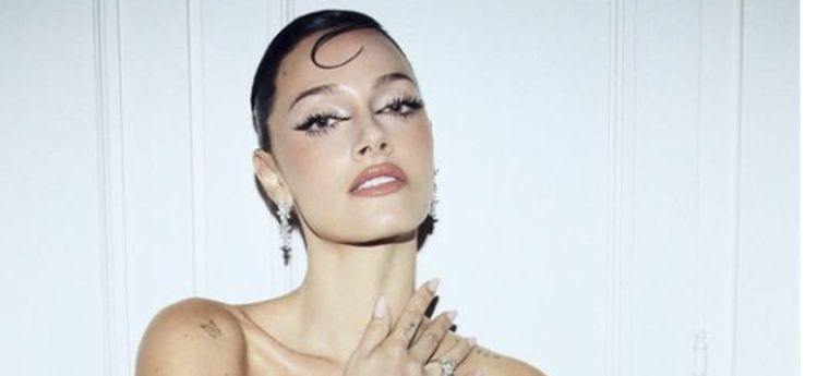 La actriz y cantante deslumbró con un impactante look Foto: @orianasabatini