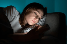 La tecnología trajo consigo la enfermedad del siglo XXI, la nomofobia, y hay que poner atención a cómo tratarla. Foto: Shutterstock