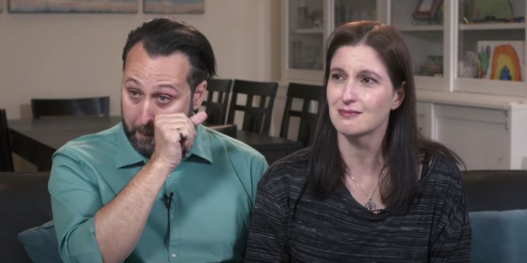 La pareja que denunció a la clínica tras percatarse que habían gestado y criado a la bebé de otras personas