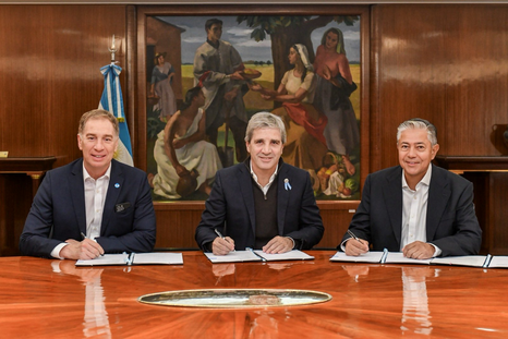 Diego Santilli y Luis Caputo junto a Rolando Figueroa. Diego Santilli y Luis Caputo junto a Rolando Figueroa.