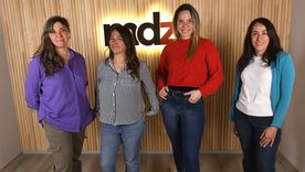 Las madres de una sala de 5 que ayudan a pensar el uso de la tecnología con límites en los niños. Las madres de una sala de 5 que ayudan a pensar el uso de la tecnología con límites en los niños.