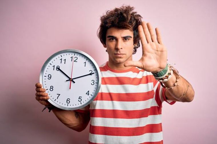Qué dice la psicología de las personas que llegan antes de hora a todos lados
