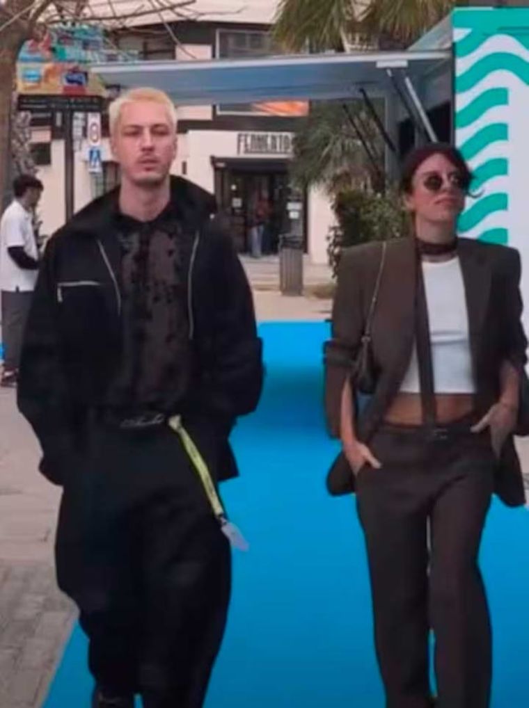 Gimena Accardi y Seven Kayne, captados infraganti durante un paseo por la costa de Málaga. Gimena Accardi y Seven Kayne, captados infraganti durante un paseo por la costa de Málaga.