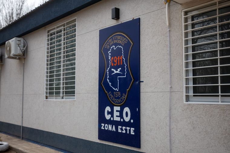 El CEO de la zona Este comenzó a coordinar las emergencias bomberiles con radios TETRA y criterios comunes para cada operativo. El CEO de la zona Este comenzó a coordinar las emergencias bomberiles con radios TETRA y criterios comunes para cada operativo.