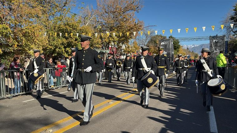 El desfile convoca a miles de lujaninos. El desfile convoca a miles de lujaninos.