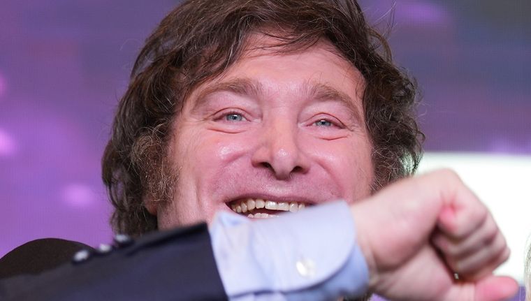 Javier Milei necesita fiscales y Mauricio Macri ya negocia con el radicalismo Foto: NA