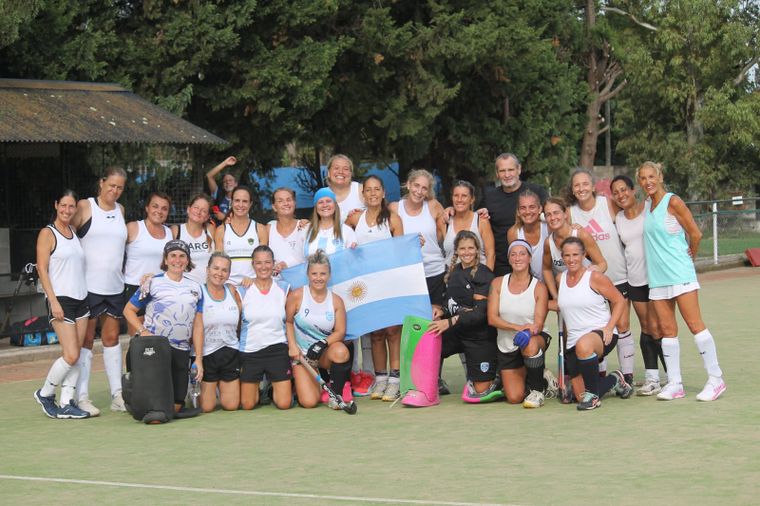 Cada jugadora de la selección de hockey + 50 debe reunir cerca de 5000 dólares para cubrir viaje, estadía e inscripción.