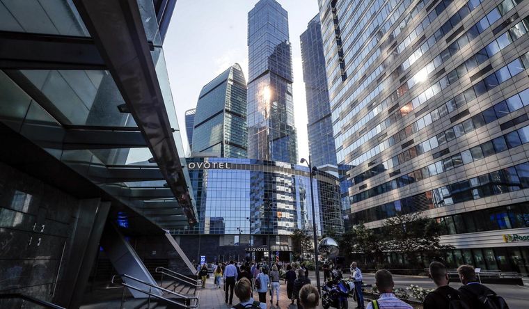 dron edificio Moscú El moderno centro comercial de Moscú, donde impactó el dron de Ucrania. Foto: Efe.