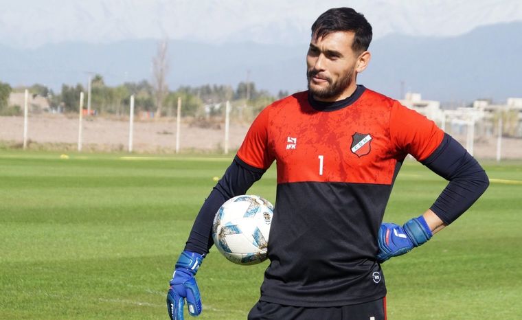 El arquero del Cruzado mano a mano con MDZ Radio 105.5 FM Foto: Facebook Club Deportivo Maipú