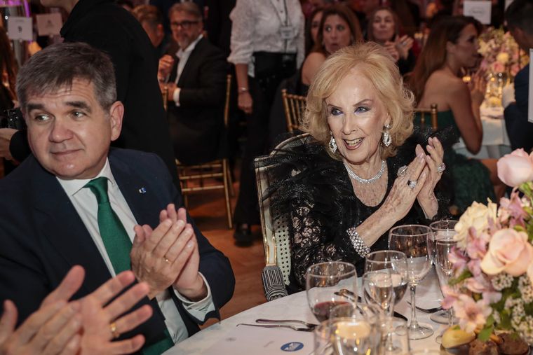 Mirtha Legrand disfrutando de la velada. Mirtha Legrand disfrutando de la velada.