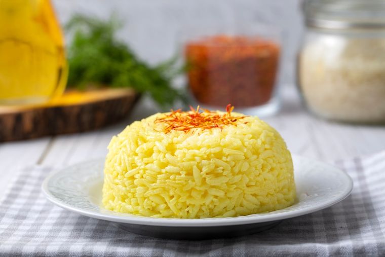 La receta de arroz con azafrán es considerada una de las más antiguas de la cocina mediterránea, con raíces que se remontan a la Edad Media. La receta de arroz con azafrán es considerada una de las más antiguas de la cocina mediterránea, con raíces que se remontan a la Edad Media.