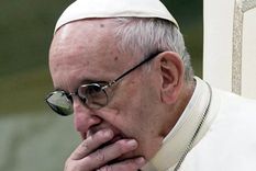 El papa Francisco ruega por la paz. Foto: LosAngelesTimes. El papa Francisco ruega por la paz. Foto: LosAngelesTimes.