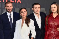 David y Victoria Beckham con su hijo Brooklyn y la esposa de este, Nicola Peltz, en 2023.