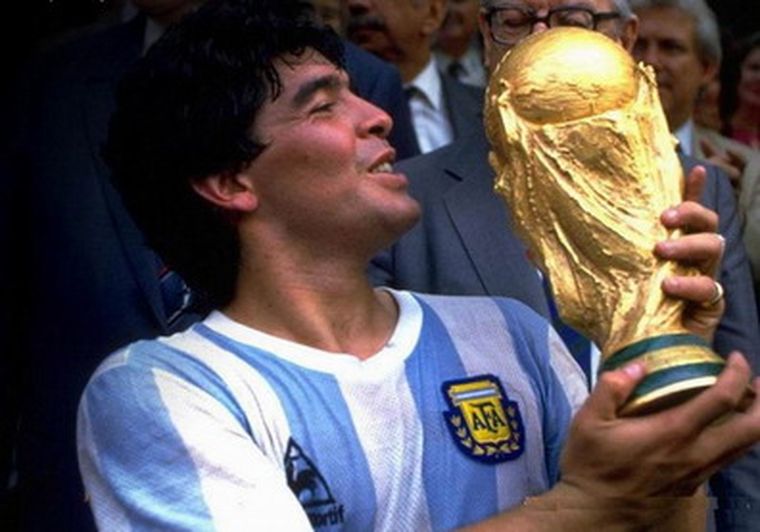 México fue escenario de uno de los mayores golpes deportivos de Argentina y, años después, de una de sus conquistas más recordadas.