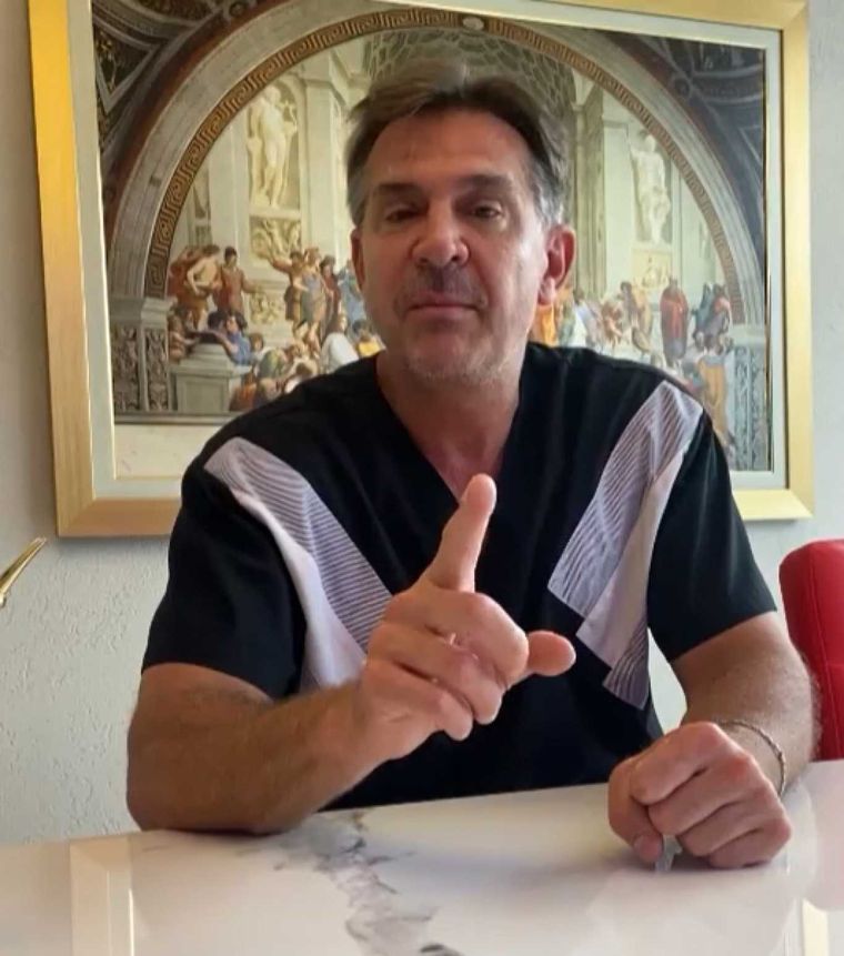 Aníbal Lotocki fue condenado en 2022 a la pena de cuatro años de prisión de cumplimiento efectivo por mala praxis, en la causa que le iniciaron Silvina Luna, Stefanía Xipolitakis, Pamela Sosa y Gabriela Trenchi. Foto: Foto NA: CAPTURA DE VIDEO