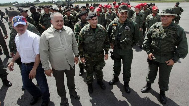 Foto: GETTY IMAGES. Vielma Mora (primero por la izda.) fue gobernador del Estado Táchira entre 2013 y 2017.