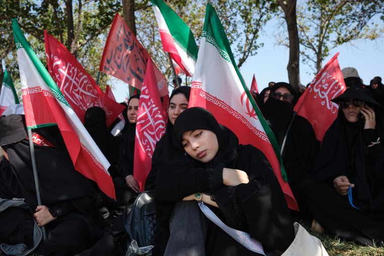 El calor sobre Irán no impide la afluencia masiva de fieles. Foto Efe El calor sobre Irán no impide la afluencia masiva de fieles. Foto Efe