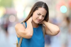 Cómo calmar los dolores de cervical (Shutterstock).