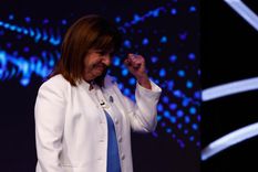 Patricia Bullrich trajo a Mandela y Mujica al debate en Santiago Foto: EFE