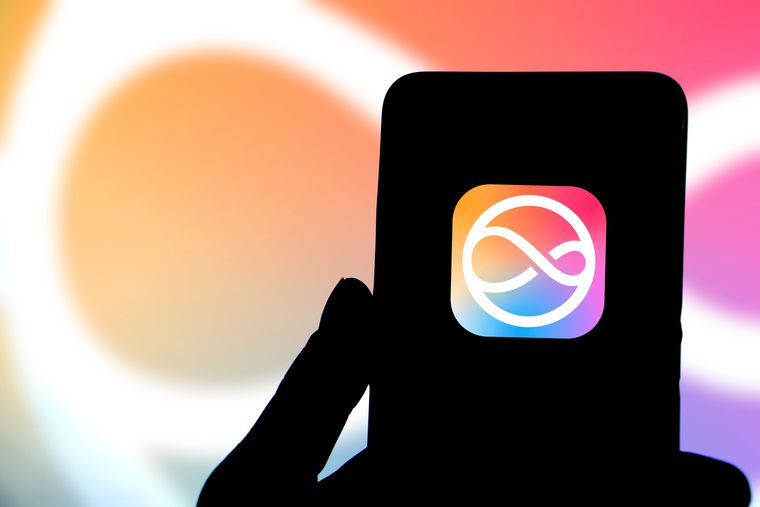 Siri impulsa colaboración con Gemini para la actualización de iOS. Siri impulsa colaboración con Gemini para la actualización de iOS.