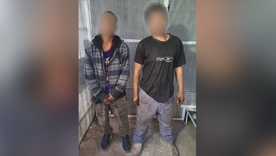 Los dos hombres fueron aprehendidos tras ser localizados dentro de una acequia en Ciudad.
