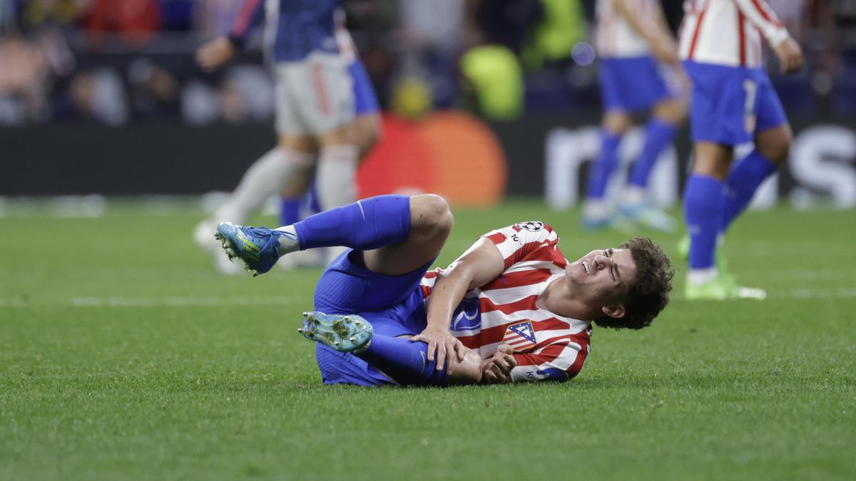 Alarma en la Selección: Julián Álvarez salió lesionado en Atlético de Madrid ante Arsenal y hay preocupación